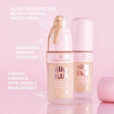 essence Silky Blur Hydrating Longwear Foundation 30ml