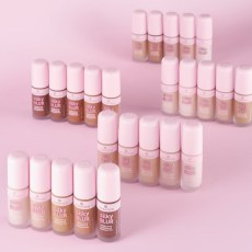 essence Silky Blur Hydrating Longwear Foundation 30ml